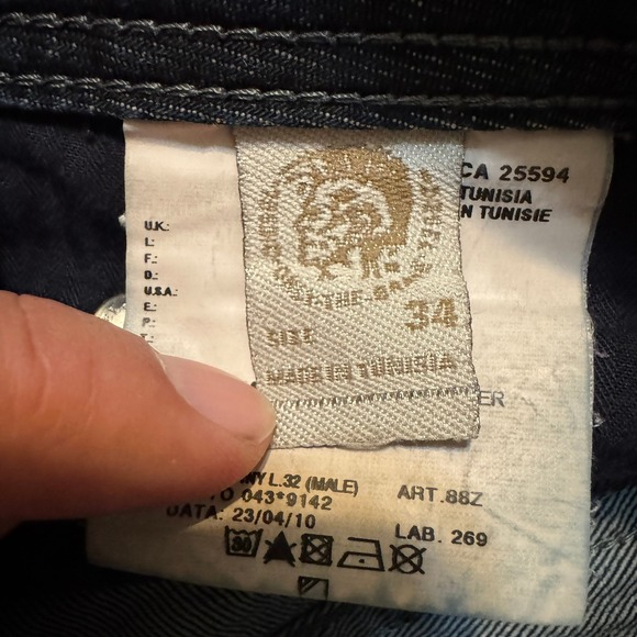 Diesel Jeans Mens W34 L32 Dark Blue Denim Zatiny 0088Z bootcut Button Fly - Picture 3 of 16